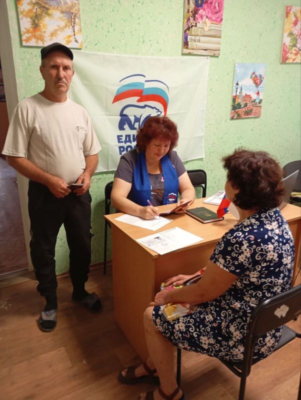 Во исполнение поручения Главы Донецкой Народной Республики Дениса Владимировича Пушилина, о ведении постоянного диалога с жителями республики, 20 августа руководитель общественной приемной МО ВПП «Единая Россия», лидер... Во исполнение поручения Главы Донецкой Народной Республики Дениса Владимировича Пушилина, о ведении постоянного диалога с жителями республики, 20 августа руководитель общественной приемной МО ВПП «Единая Россия», лидер...
