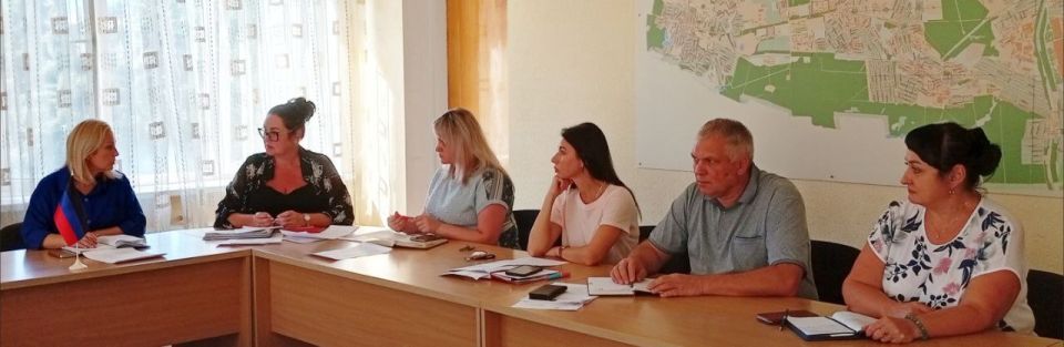 Наталья Бегуненко: Сегодня, 20 августа, руководитель Управы Петровского внутригородского района Администрации городского округа Донецк Бегуненко Наталья провела еженедельное аппаратное совещание, в котором приняли участие... Наталья Бегуненко: Сегодня, 20 августа, руководитель Управы Петровского внутригородского района Администрации городского округа Донецк Бегуненко Наталья провела еженедельное аппаратное совещание, в котором приняли участие...