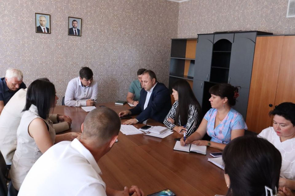 Заместитель председателя #Комитет_по_образованию_науке_культуре_и_делам_общественных_организаций Андрей Бедило (фракция «Единая Россия») продолжает работу на закрепленном за ним городском округе Торез Заместитель председателя #Комитет_по_образованию_науке_культуре_и_делам_общественных_организаций Андрей Бедило (фракция «Единая Россия») продолжает работу на закрепленном за ним городском округе Торез