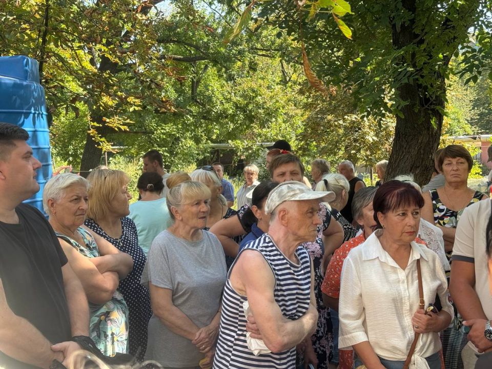 Иван Адамец: В Куйбышевском районе Донецка заместитель главы администрации города Донецка Валерий Ляховец провел встречу с жителями дома №26 по улице Сомова для обсуждения вопросов жизнеобеспечения Иван Адамец: В Куйбышевском районе Донецка заместитель главы администрации города Донецка Валерий Ляховец провел встречу с жителями дома №26 по улице Сомова для обсуждения вопросов жизнеобеспечения