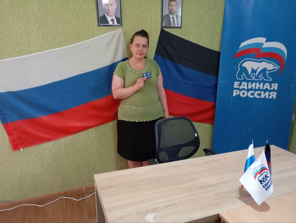 Вручение партийных билетов Вручение партийных билетов