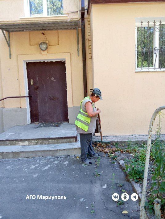 Мариупольские коммунальщики благоустроили свыше 20 дворов многоквартирной жилой застройки Мариупольские коммунальщики благоустроили свыше 20 дворов многоквартирной жилой застройки