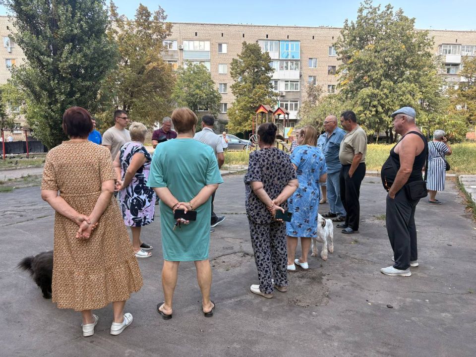 Александр Пеняев: Сегодня на ул. Школьной, 27 состоялся сход с жителями Александр Пеняев: Сегодня на ул. Школьной, 27 состоялся сход с жителями