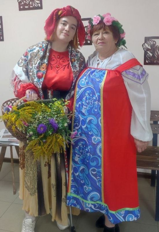 "Пусть одарит счастьем Вас, Яблочный чудесный Спас!" "Пусть одарит счастьем Вас, Яблочный чудесный Спас!"