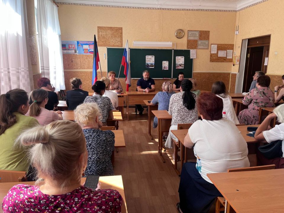 20 августа депутат Народного Совета ДНР Наталья Бурцева и депутат Макеевского городского совета Геннадий 20 августа депутат Народного Совета ДНР Наталья Бурцева и депутат Макеевского городского совета Геннадий