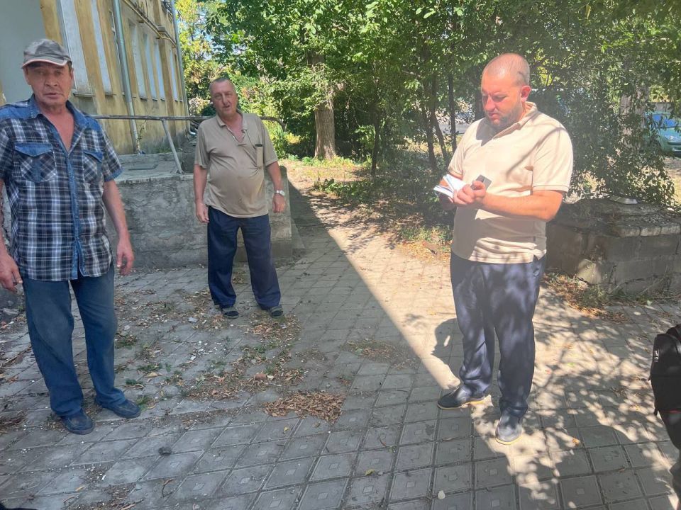 По поручению Главы ДНР Дениса Пушилина 20.08.2025 по адресу: г. Донецк, ул. Куйбышева,69 состоялась встреча с жителями района, на которой присутствовали заместитель руководителя Управы Ленинского внутригородского района... По поручению Главы ДНР Дениса Пушилина 20.08.2025 по адресу: г. Донецк, ул. Куйбышева,69 состоялась встреча с жителями района, на которой присутствовали заместитель руководителя Управы Ленинского внутригородского района...