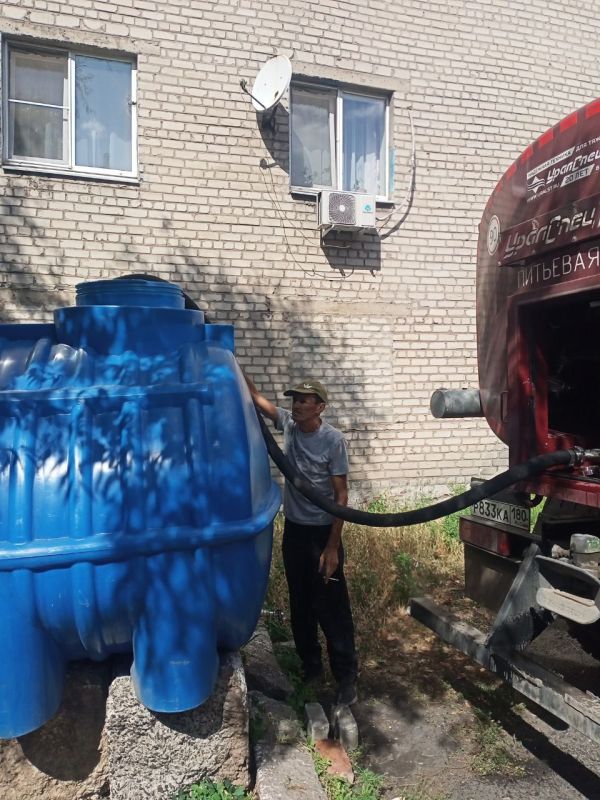 В связи со сложной ситуацией водоснабжения на территории города Дебальцево, администрацией городского округа были установлены емкости в микрорайонах города В связи со сложной ситуацией водоснабжения на территории города Дебальцево, администрацией городского округа были установлены емкости в микрорайонах города
