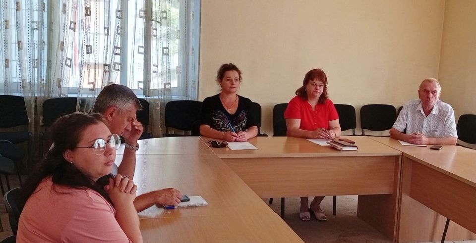 Наталья Бегуненко: Сегодня, 20 августа, руководитель Управы Петровского внутригородского района Администрации городского округа Донецк Бегуненко Наталья провела еженедельное аппаратное совещание, в котором приняли участие... Наталья Бегуненко: Сегодня, 20 августа, руководитель Управы Петровского внутригородского района Администрации городского округа Донецк Бегуненко Наталья провела еженедельное аппаратное совещание, в котором приняли участие...