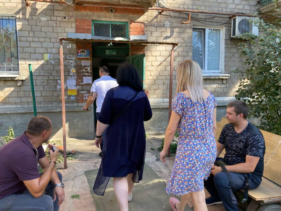 Виктория Жукова: Очередной контрольный выезд по адресу: ул. Склярова, дом 2 — прошёл сегодня в формате открытого диалога с жителями Виктория Жукова: Очередной контрольный выезд по адресу: ул. Склярова, дом 2 — прошёл сегодня в формате открытого диалога с жителями