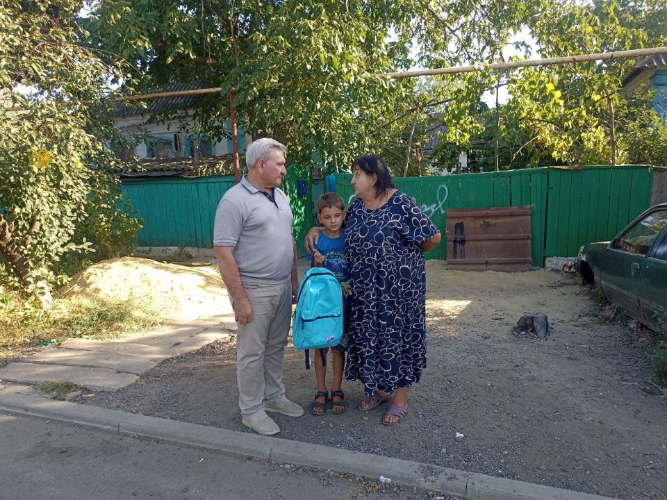 Глава муниципального образования Старобешевский муниципальный округ, Секретарь местного отделения Всероссийской политической партии «ЕДИНАЯ РОССИЯ» Николай Михайлов принял участие в акции «Собери ребенка в школу» Глава муниципального образования Старобешевский муниципальный округ, Секретарь местного отделения Всероссийской политической партии «ЕДИНАЯ РОССИЯ» Николай Михайлов принял участие в акции «Собери ребенка в школу»
