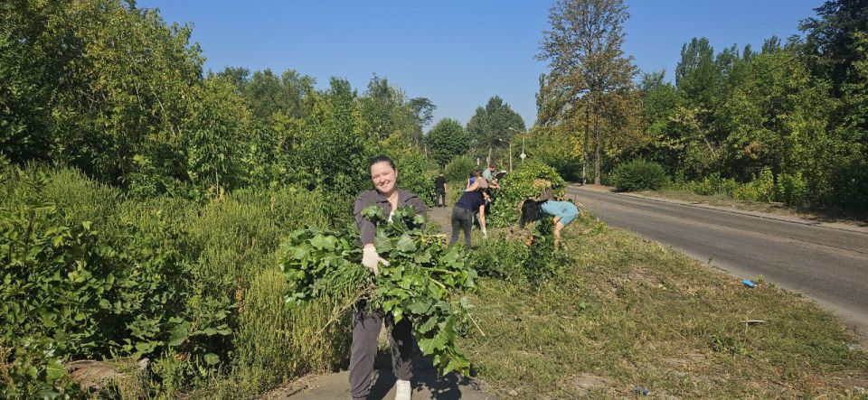 Елена Рязанцева: В Пролетарском районе продолжается реализация экологической акции «Чистый четверг», которая проводится в рамках проекта «Городская среда» Всероссийской политической партии «Единая Россия» Елена Рязанцева: В Пролетарском районе продолжается реализация экологической акции «Чистый четверг», которая проводится в рамках проекта «Городская среда» Всероссийской политической партии «Единая Россия»