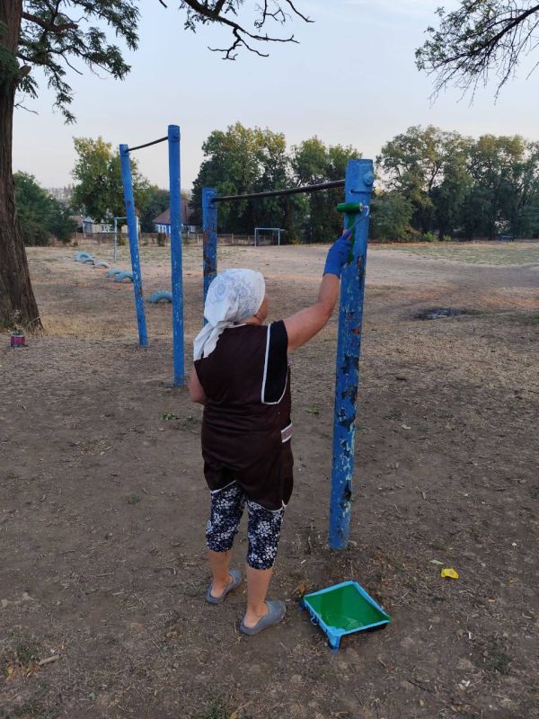 Сегодня, 21 августа, с целью поддержания чистоты и наведения порядка в городе в преддверии праздника Дня флага России и в рамках еженедельной экологической акции «Чистый четверг», партийного проекта «Городская среда»... Сегодня, 21 августа, с целью поддержания чистоты и наведения порядка в городе в преддверии праздника Дня флага России и в рамках еженедельной экологической акции «Чистый четверг», партийного проекта «Городская среда»...
