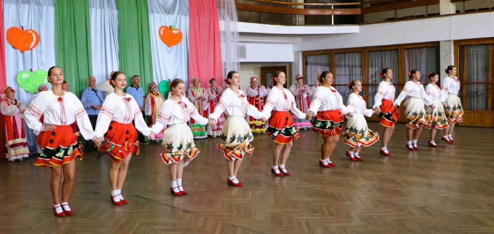 Праздничная программа «Яблочный Спас – будем рады видеть вас!» Праздничная программа «Яблочный Спас – будем рады видеть вас!»