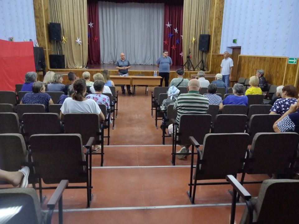 Василий Овчаров: Совместно с Председателем Новоазовского муниципального совета Анатолием Яновским, начальником Лебединского теротдела Михаилом Горбом встретился жителями села Павлополь Василий Овчаров: Совместно с Председателем Новоазовского муниципального совета Анатолием Яновским, начальником Лебединского теротдела Михаилом Горбом встретился жителями села Павлополь