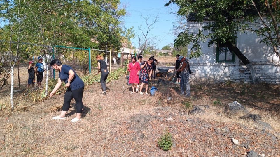 Наталья Великодная: Сегодня, 21 августа, в рамках партийного проекта Единой России "Городская среда", а также традиционной экологической акции «Чистый четверг» жители населенных пунктов Тельмановского округа приняли участие... Наталья Великодная: Сегодня, 21 августа, в рамках партийного проекта Единой России "Городская среда", а также традиционной экологической акции «Чистый четверг» жители населенных пунктов Тельмановского округа приняли участие...