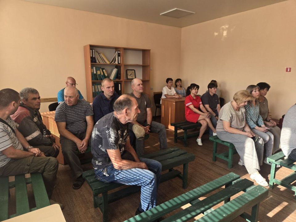 Сергей Желновач: Исполняя поручение Главы Донецкой Народной Республики Дениса Владимировича Пушилина о ведении постоянного диалога с людьми, сегодня, 21.08.2025г., встретился с трудовым коллективом Производственного... Сергей Желновач: Исполняя поручение Главы Донецкой Народной Республики Дениса Владимировича Пушилина о ведении постоянного диалога с людьми, сегодня, 21.08.2025г., встретился с трудовым коллективом Производственного...