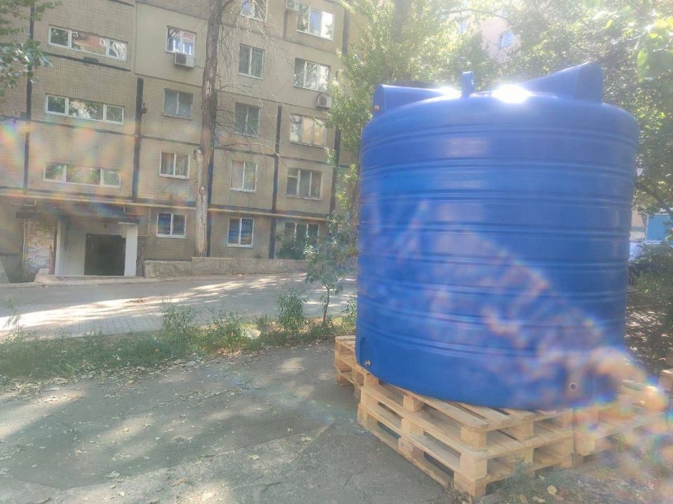 Петр Пятибратов (фракция «Единая Россия») оказал содействие в установке емкости для воды Петр Пятибратов (фракция «Единая Россия») оказал содействие в установке емкости для воды