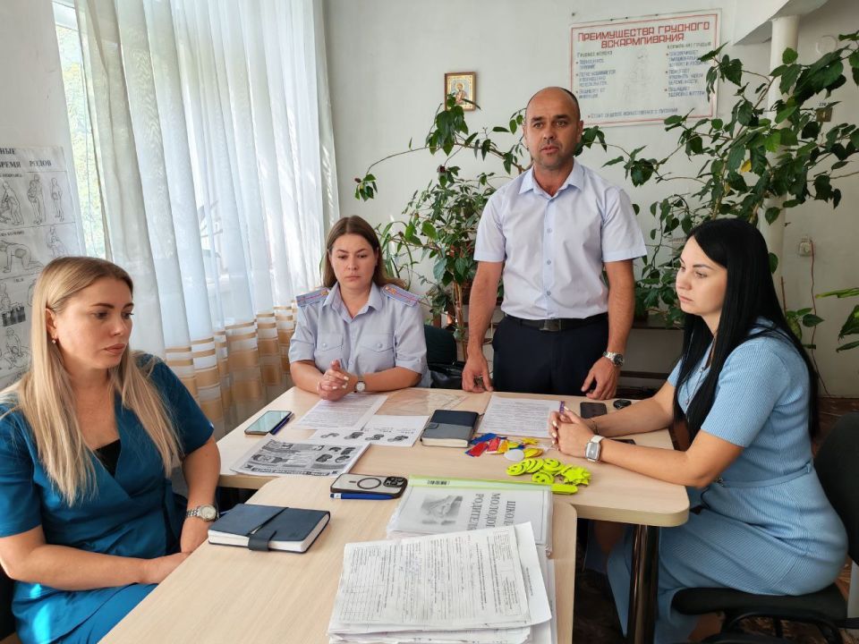 Сегодня, 21 августа, в рамках партийного проекта "Безопасные дороги" в женской консультации ГБУ ДНР «ЦГБ г. Тореза» прошла важная встреча для будущих мам Сегодня, 21 августа, в рамках партийного проекта "Безопасные дороги" в женской консультации ГБУ ДНР «ЦГБ г. Тореза» прошла важная встреча для будущих мам