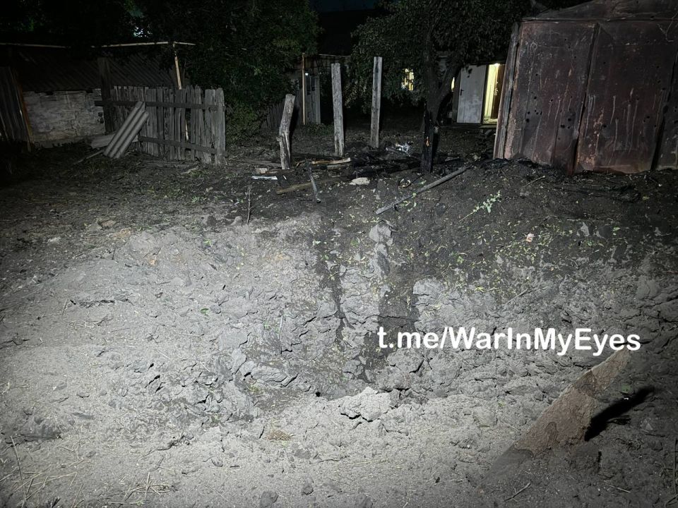 Последствия ночного прилета ударного БПЛА в Кировском районе Донецка Последствия ночного прилета ударного БПЛА в Кировском районе Донецка