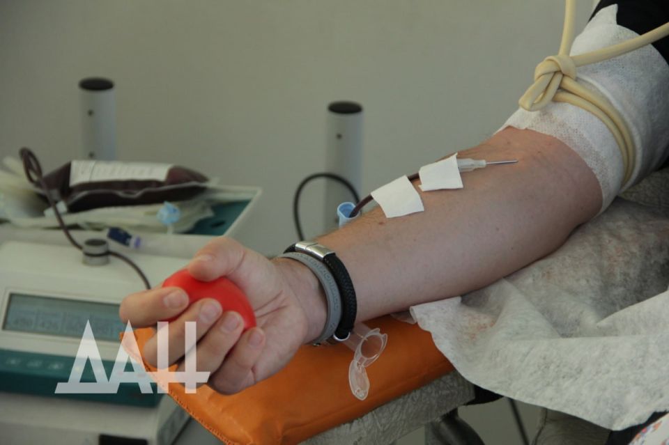 Малькевич и активисты из Питера и ДНР провели в Донецке «флешмоб здорового человека» Малькевич и активисты из Питера и ДНР провели в Донецке «флешмоб здорового человека»