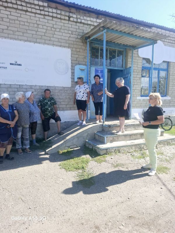 21 августа лидер общественного мнения Старобешевского муниципального округа Андреев Андрей провел встречу с тракторной бригадой ООО «АГРОФИРМА «ЗАРЯ» 21 августа лидер общественного мнения Старобешевского муниципального округа Андреев Андрей провел встречу с тракторной бригадой ООО «АГРОФИРМА «ЗАРЯ»