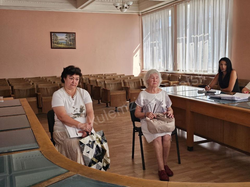 Сегодня заместитель главы администрации городского округа Донецк Валерий Ляховец провёл приём граждан в местной общественной приёмной партии «Единая Россия» Сегодня заместитель главы администрации городского округа Донецк Валерий Ляховец провёл приём граждан в местной общественной приёмной партии «Единая Россия»