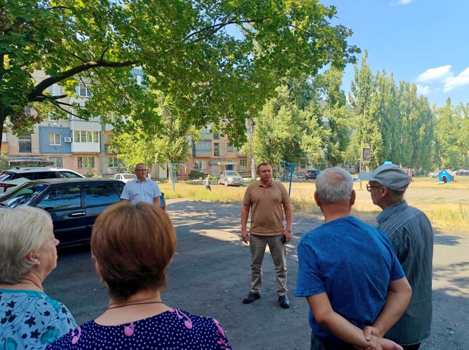 Сергей Ермаков: 21 августа провел встречу с жителями на улице Квитки 5а, посвященную вопросам развития территориального общественного самоуправления Сергей Ермаков: 21 августа провел встречу с жителями на улице Квитки 5а, посвященную вопросам развития территориального общественного самоуправления