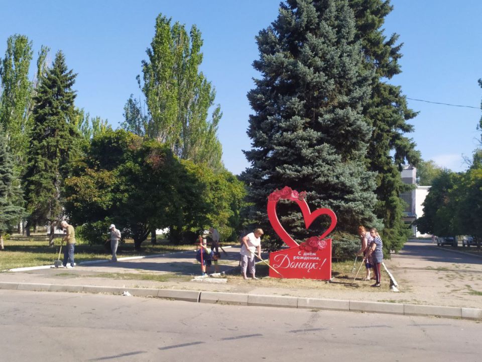 Елена Рязанцева: В Пролетарском районе продолжается реализация экологической акции «Чистый четверг», которая проводится в рамках проекта «Городская среда» Всероссийской политической партии «Единая Россия» Елена Рязанцева: В Пролетарском районе продолжается реализация экологической акции «Чистый четверг», которая проводится в рамках проекта «Городская среда» Всероссийской политической партии «Единая Россия»