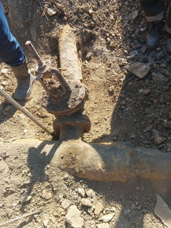 Ремонт запорной арматуры помог вернуть воду жителям Юнокоммунаровска Ремонт запорной арматуры помог вернуть воду жителям Юнокоммунаровска