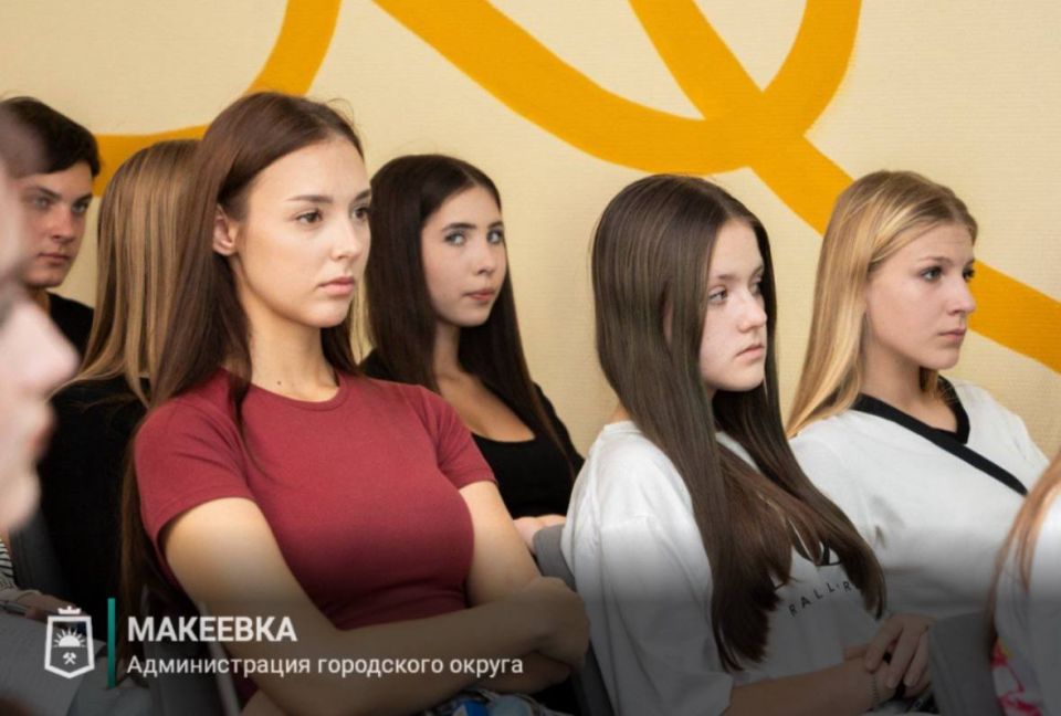 «Недетские игры»: молодежь Макеевки учится распознавать и избегать мошеннических схем «Недетские игры»: молодежь Макеевки учится распознавать и избегать мошеннических схем
