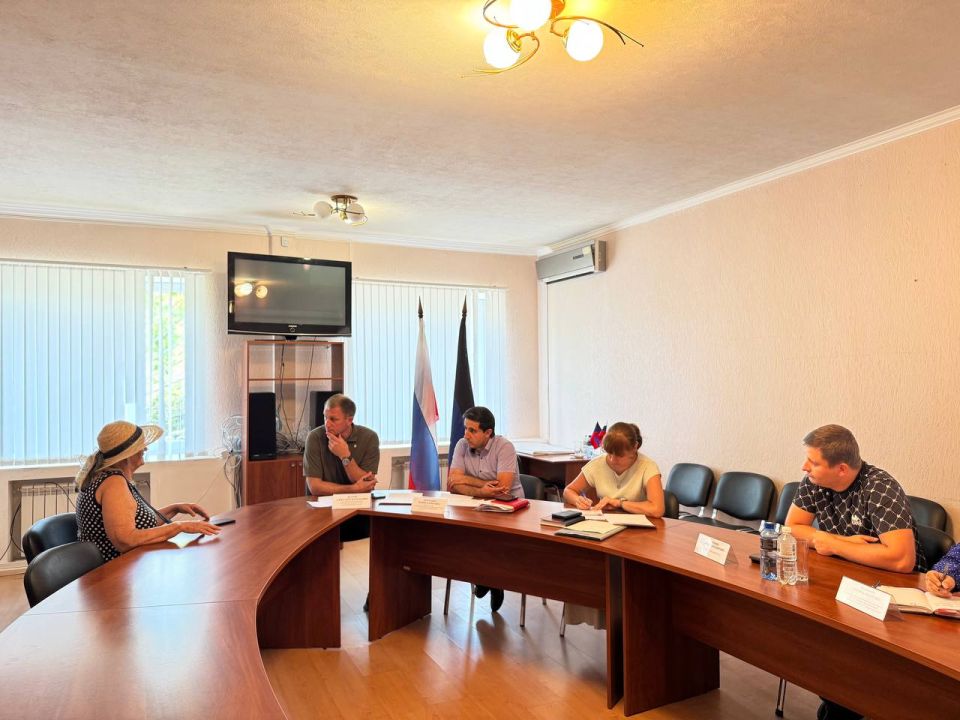 Александр Шатов ответил на вопросы жителей Ждановки Александр Шатов ответил на вопросы жителей Ждановки