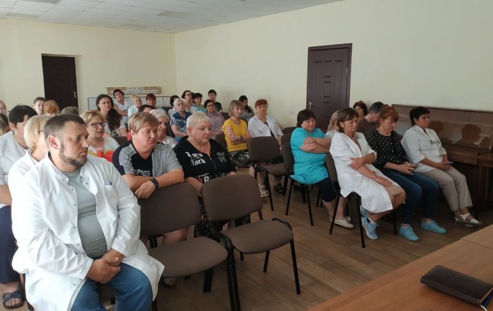 Руководитель Управы Буденновского внутригородского района Михаил Меренков совместно с депутатом Народного Совета Юрием Леоновым провели встречу с трудовым коллективом ГБУ ДНР "Городской психоневрологический диспансер... Руководитель Управы Буденновского внутригородского района Михаил Меренков совместно с депутатом Народного Совета Юрием Леоновым провели встречу с трудовым коллективом ГБУ ДНР "Городской психоневрологический диспансер...