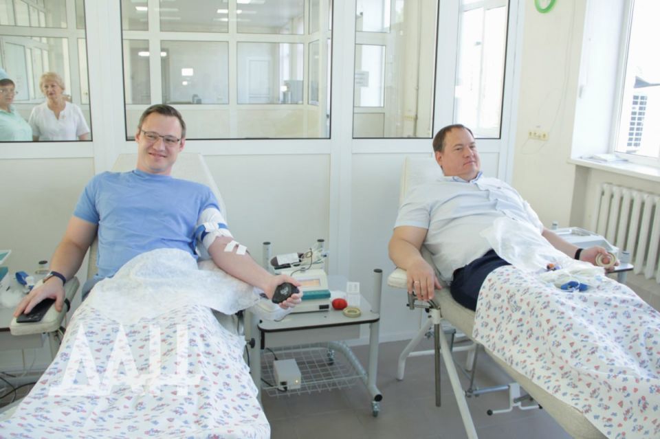 Малькевич и активисты из Питера и ДНР провели в Донецке «флешмоб здорового человека» Малькевич и активисты из Питера и ДНР провели в Донецке «флешмоб здорового человека»