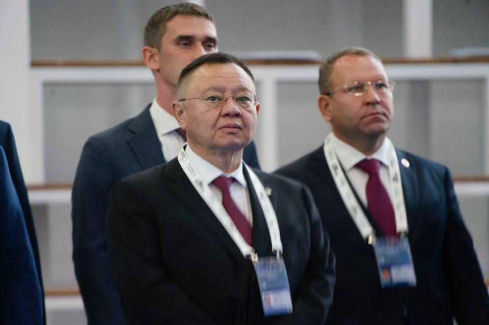 Глава Минстроя России Ирек Файзуллин совместно с Раисом Республики Татарстан Рустамом Миннихановым принял участие в открытии футбольных манежей Глава Минстроя России Ирек Файзуллин совместно с Раисом Республики Татарстан Рустамом Миннихановым принял участие в открытии футбольных манежей