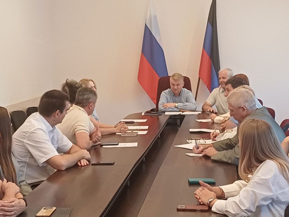 Общественный совет заработал при Министерстве сельского хозяйства, пищевой и перерабатывающей промышленности Донецкой Народной Республики Общественный совет заработал при Министерстве сельского хозяйства, пищевой и перерабатывающей промышленности Донецкой Народной Республики