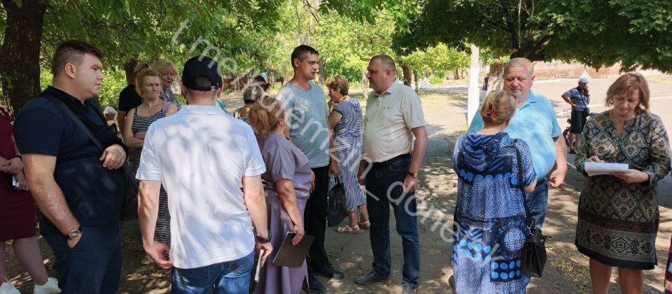 Алексей Кулемзин: В Донецке прошли встречи населения с представителями Управ внутригородских районов, на которых обсуждался ряд ключевых тем: Алексей Кулемзин: В Донецке прошли встречи населения с представителями Управ внутригородских районов, на которых обсуждался ряд ключевых тем: