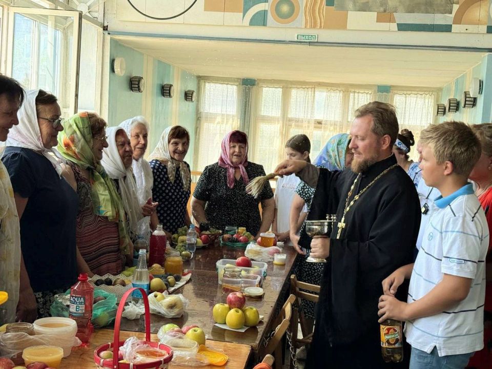 По поручению Главы Республики, секретаря Донецкого регионального отделения Единой России, Дениса Владимировича Пушилина председатель Женсовета Будёновского района города Донецка, активистка ЖДЕР Ольга Михайловна Жукова... По поручению Главы Республики, секретаря Донецкого регионального отделения Единой России, Дениса Владимировича Пушилина председатель Женсовета Будёновского района города Донецка, активистка ЖДЕР Ольга Михайловна Жукова...