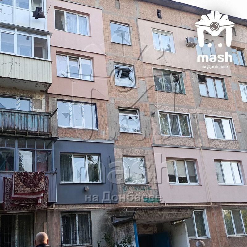 ВСУ ударили по жилому кварталу в Енакиево ВСУ ударили по жилому кварталу в Енакиево