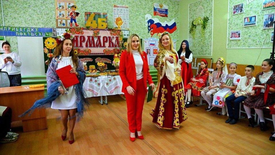 #Макеевке_335. Педагогические династии Макеевки, посвятившие себя образованию и воспитанию подрастающего поколения В Макеевке существуют более шестидесяти настоящих педагогических династий #Макеевке_335. Педагогические династии Макеевки, посвятившие себя образованию и воспитанию подрастающего поколения В Макеевке существуют более шестидесяти настоящих педагогических династий