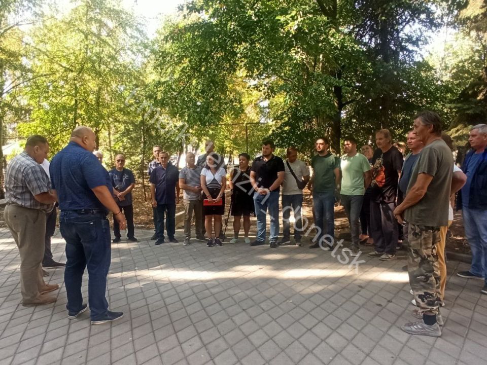 Алексей Кулемзин: В Донецке прошли встречи населения с представителями Управ внутригородских районов, на которых обсуждался ряд ключевых тем: Алексей Кулемзин: В Донецке прошли встречи населения с представителями Управ внутригородских районов, на которых обсуждался ряд ключевых тем: