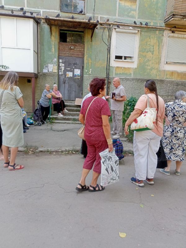 По поручению Главы ДНР Дениса Пушилина 21.08.2025 по адресу: г. Донецк, ул.Кирова,22 состоялась встреча с жителями, на которой присутствовал лидер общественного мнения Олег Худолей По поручению Главы ДНР Дениса Пушилина 21.08.2025 по адресу: г. Донецк, ул.Кирова,22 состоялась встреча с жителями, на которой присутствовал лидер общественного мнения Олег Худолей