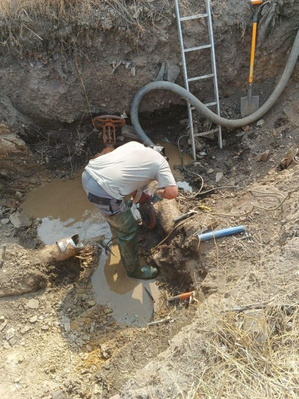 Ремонт запорной арматуры помог вернуть воду жителям Юнокоммунаровска Ремонт запорной арматуры помог вернуть воду жителям Юнокоммунаровска