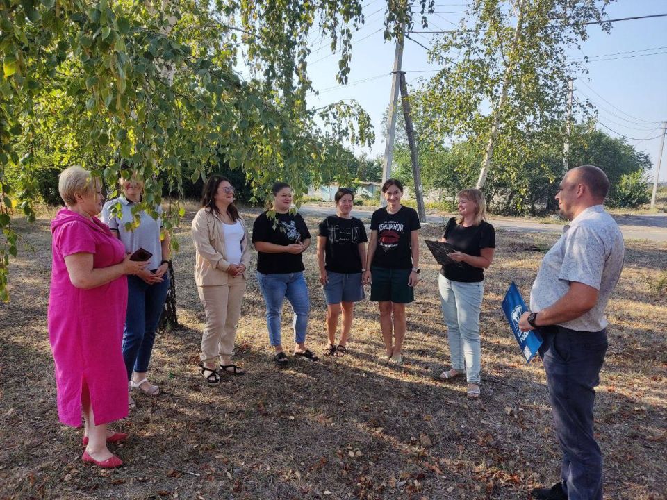 Сегодня, 21 августа, провел встречу заместитель начальника Моспинского территориального управления администрации городского округа Донецк Овчаренко Андрей Викторович с жителями улицы Заоева г. Моспино Сегодня, 21 августа, провел встречу заместитель начальника Моспинского территориального управления администрации городского округа Донецк Овчаренко Андрей Викторович с жителями улицы Заоева г. Моспино