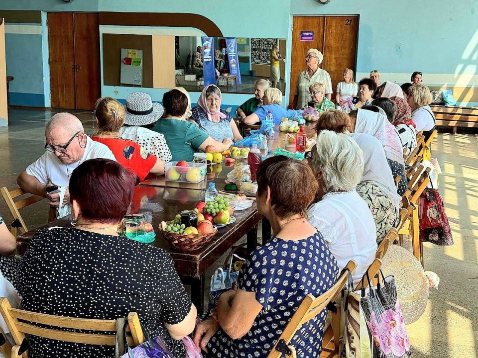 По поручению Главы Республики, секретаря Донецкого регионального отделения Единой России, Дениса Владимировича Пушилина председатель Женсовета Будёновского района города Донецка, активистка ЖДЕР Ольга Михайловна Жукова... По поручению Главы Республики, секретаря Донецкого регионального отделения Единой России, Дениса Владимировича Пушилина председатель Женсовета Будёновского района города Донецка, активистка ЖДЕР Ольга Михайловна Жукова...
