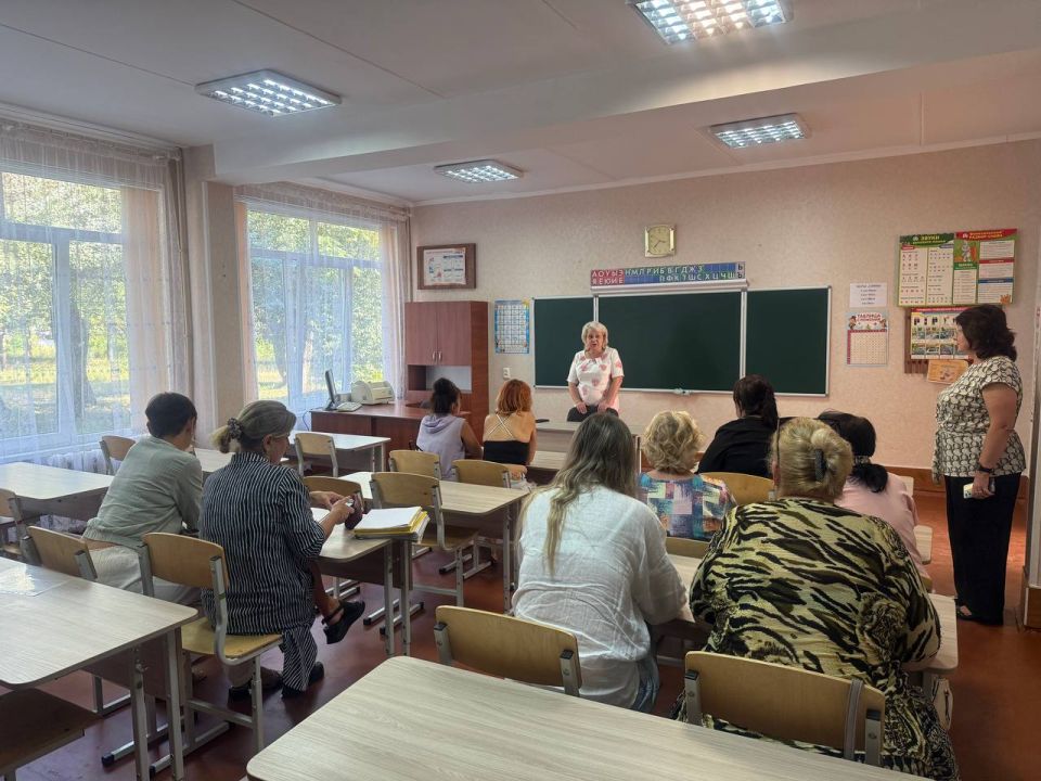 21 августа первый заместитель руководителя Управы Центрально-Городского района Инна Кисенко провела встречи с жителями в ГБОУ «Средняя школа № 15 городского округа Макеевка» и по адресу кв-л Железнодорожный 21 августа первый заместитель руководителя Управы Центрально-Городского района Инна Кисенко провела встречи с жителями в ГБОУ «Средняя школа № 15 городского округа Макеевка» и по адресу кв-л Железнодорожный