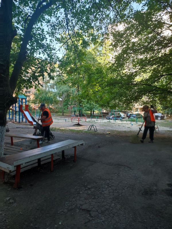 Сегодня, 21.08.2025 года, силами сотрудников жилищно-коммунальных предприятий Пролетарского внутригородского района г. Донецка были выполнены следующие работы: Сегодня, 21.08.2025 года, силами сотрудников жилищно-коммунальных предприятий Пролетарского внутригородского района г. Донецка были выполнены следующие работы: