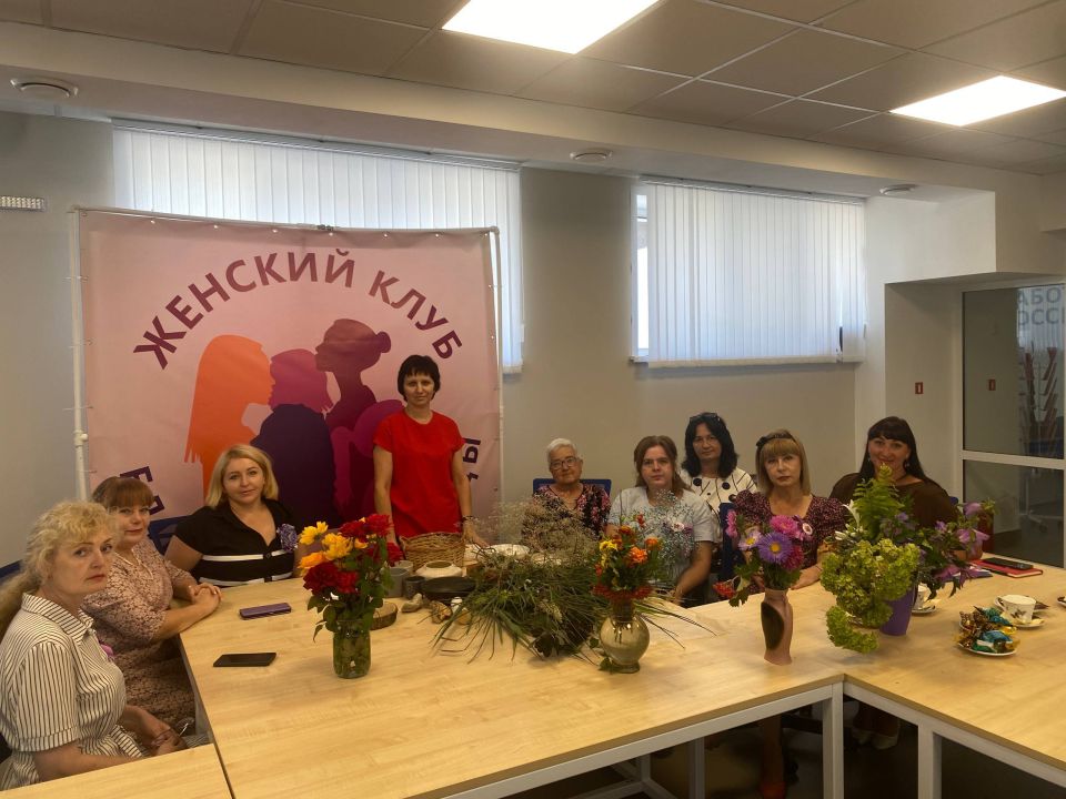 «Единомышленницы» узнали о системе 5С и создали свои уникальные цветочные композиции на кензане «Единомышленницы» узнали о системе 5С и создали свои уникальные цветочные композиции на кензане