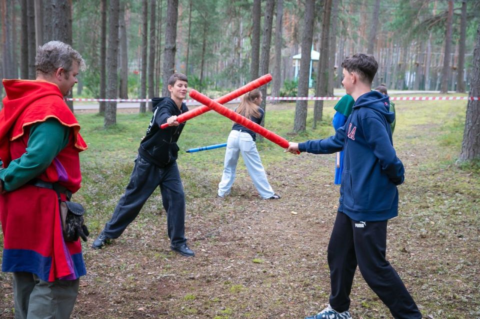 В Санкт-Петербурге мариупольские педагоги посетили практический семинар, а школьники – историческую реконструкцию В Санкт-Петербурге мариупольские педагоги посетили практический семинар, а школьники – историческую реконструкцию