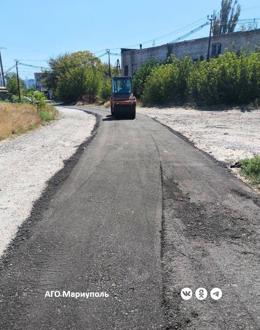 На улице Крайней в Жовтневом районе Мариуполя уложено новое дорожное полотно На улице Крайней в Жовтневом районе Мариуполя уложено новое дорожное полотно