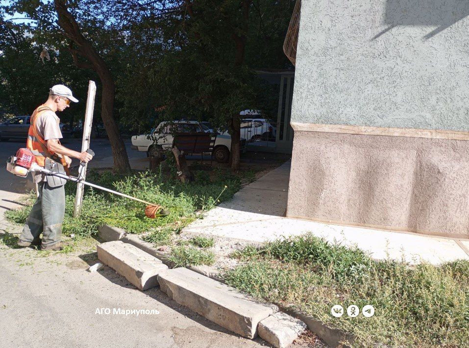 «Мариупольжилкомплекс» продолжает благоустройство внутридворовых территорий «Мариупольжилкомплекс» продолжает благоустройство внутридворовых территорий
